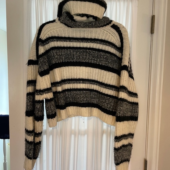 Aritzia turtle neck sweater by Babaton - Picture 2 of 2